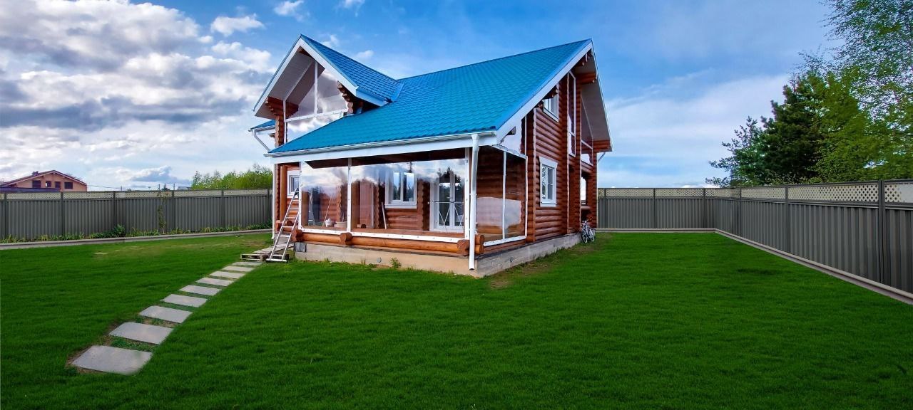 Мягкие окна на веранде загородного дома в городе Одинцово